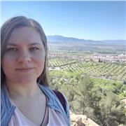 Soy una persona y profesora positiva y divertida y me gustaria dar clases a todo el mundo que quiera aprender idiomas